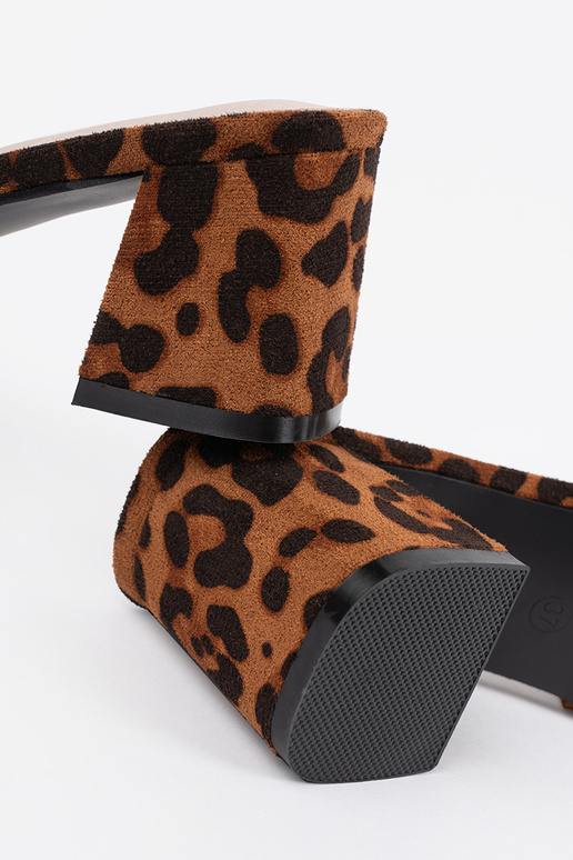 Dámske šľapky na podpätku s leopardím...