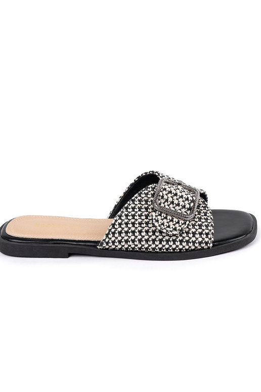 Čierno-biele kárované šľapky so sponami Čierno-biele kárované šľapky so sponami