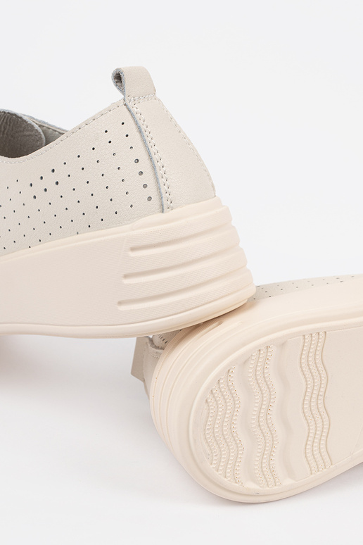 Žiarivo modré kožené čipkované... Žiarivo modré kožené čipkované...