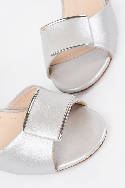 Zlaté dámske sandále na plochom...