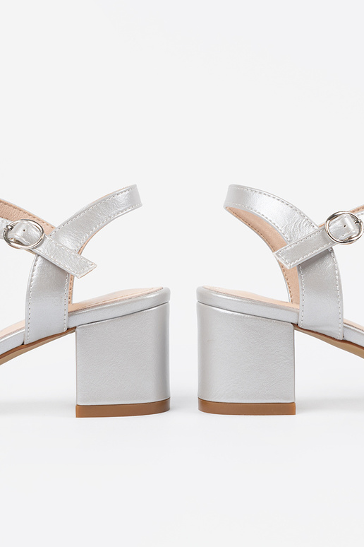 Zlaté dámske sandále na plochom...