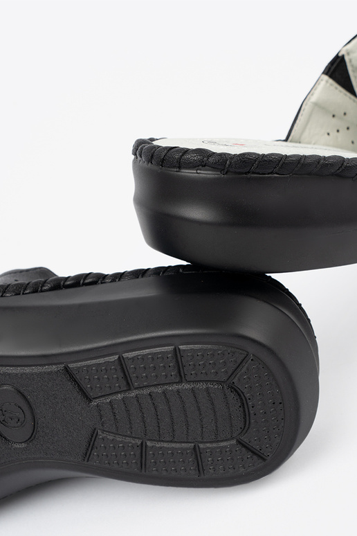 Šľapky s koženými vložkami čierne Šľapky s koženými vložkami čierne