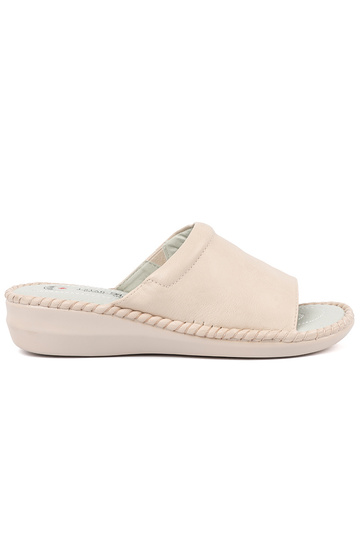 Šľapky s koženými vložkami...