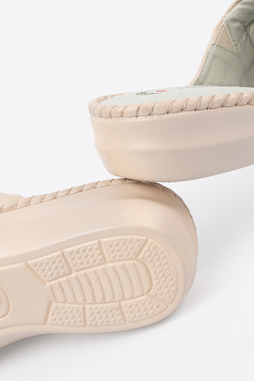 Šľapky s koženými vložkami...