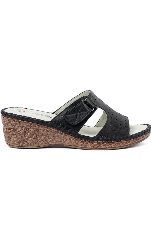 Šľapky na platforme s výrezmi čierne