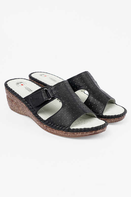 Šľapky na platforme s výrezmi čierne