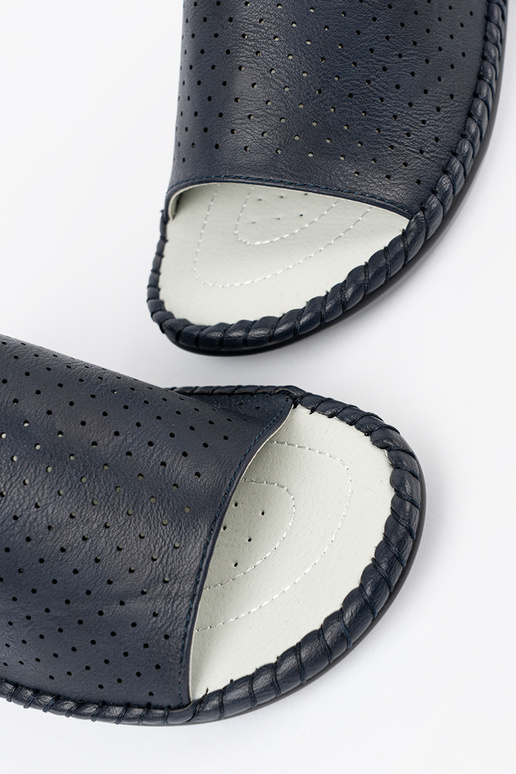 Šľapky s koženými vložkami modrej farby