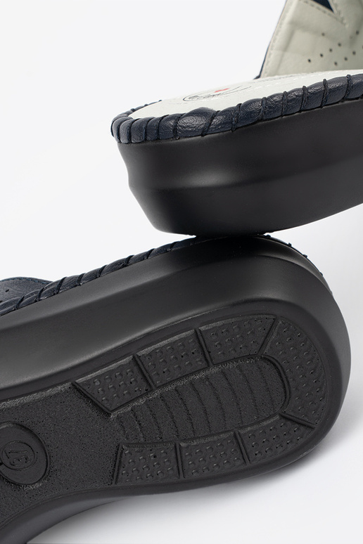 Šľapky s koženými vložkami modrej farby