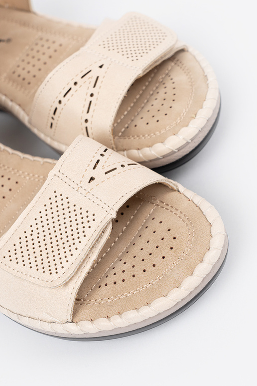 Svetlé dámske sandále slonovinovej farby