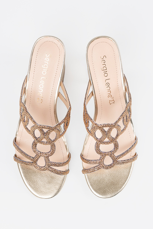 Zlaté šľapky na podpätku, Sergio Leone