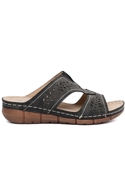 Šľapky na platforme čiernej farby