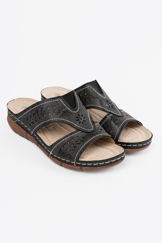 Šľapky na platforme čiernej farby