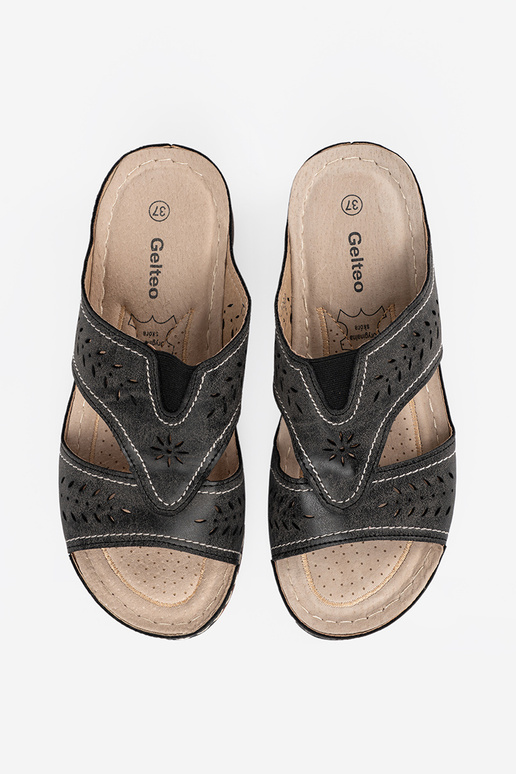 Šľapky na platforme čiernej farby