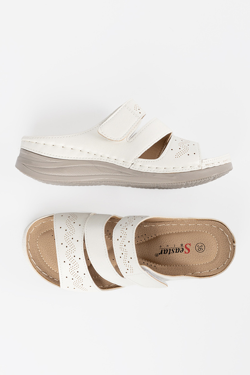 Šľapky na nízkej platforme bielej farby Šľapky na nízkej platforme bielej farby