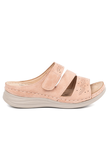 Šľapky na nízkej platforme...