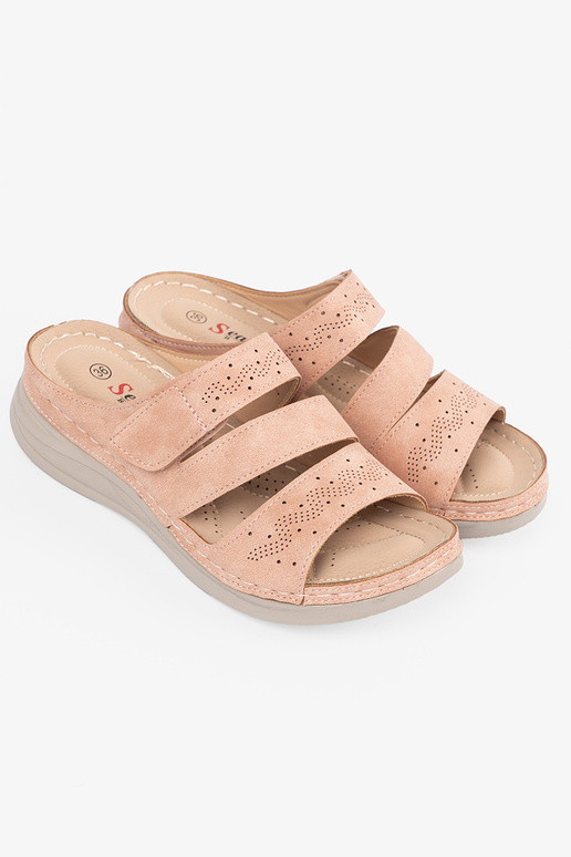 Šľapky na nízkej platforme ružovej farby Šľapky na nízkej platforme ružovej farby