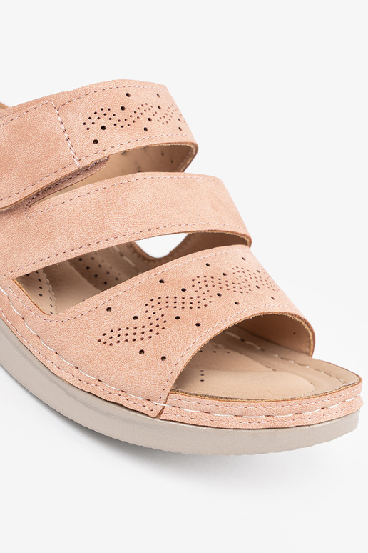 Šľapky na nízkej platforme ružovej farby Šľapky na nízkej platforme ružovej farby