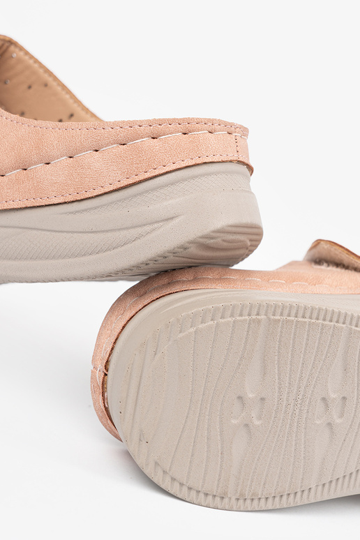 Šľapky na nízkej platforme ružovej farby Šľapky na nízkej platforme ružovej farby