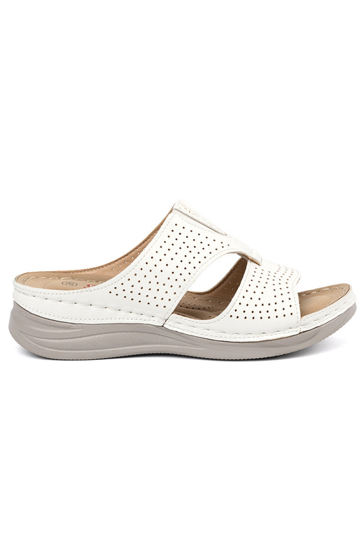 Pohodlné šľapky s výstužou bielej farby Pohodlné šľapky s výstužou bielej farby