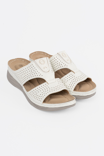 Pohodlné šľapky s výstužou... 2