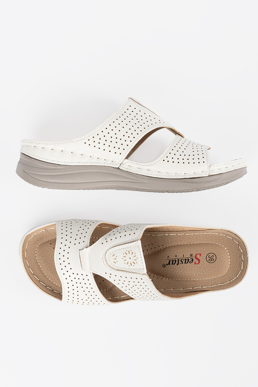 Pohodlné šľapky s výstužou bielej farby Pohodlné šľapky s výstužou bielej farby