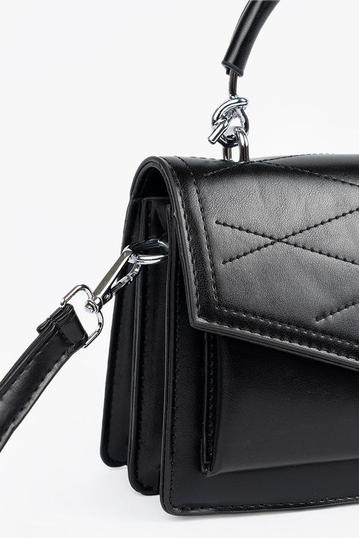 Čierna malá elegantná taška s rúčkou...