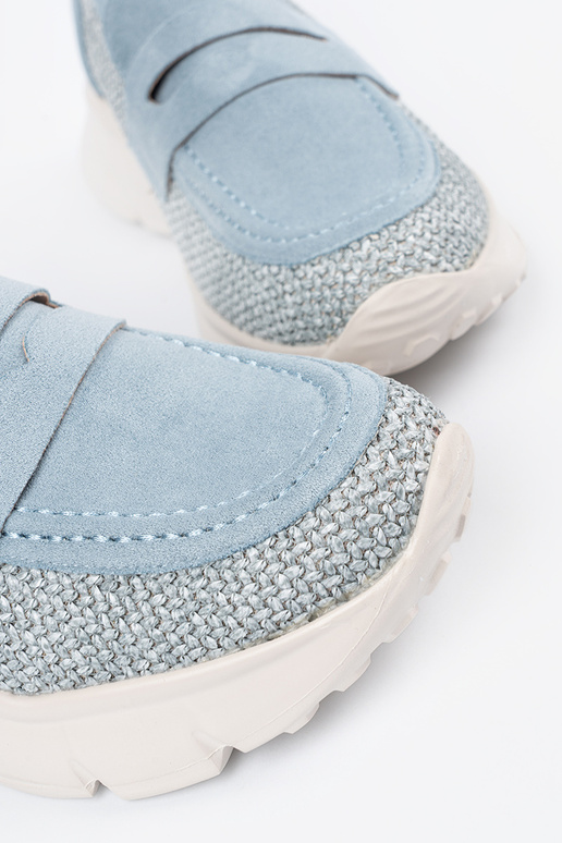 Modrá topánky na hrubej podrážke Modrá topánky na hrubej podrážke