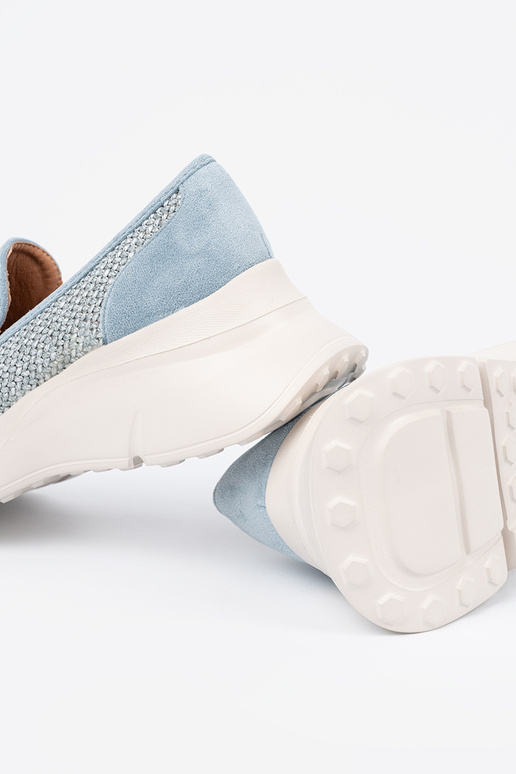 Modrá topánky na hrubej podrážke Modrá topánky na hrubej podrážke