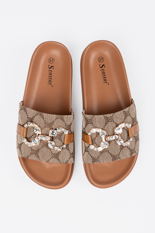 Hnedá farba papuče ze zdobieniem Hnedá farba papuče ze zdobieniem