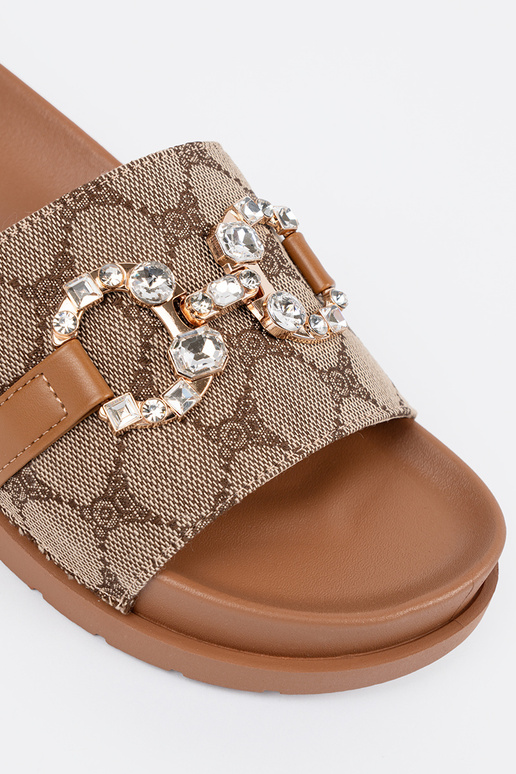 Hnedá farba papuče ze zdobieniem Hnedá farba papuče ze zdobieniem