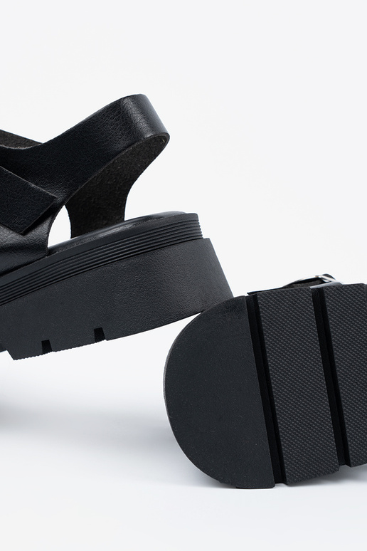 Čierne dámske sandále s platformou