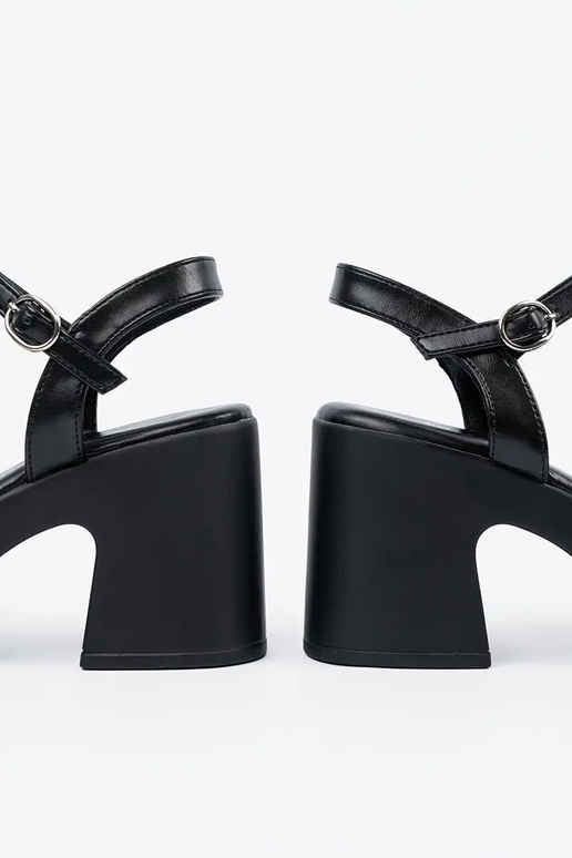 Čierne sandále na podpätku Čierne sandále na podpätku