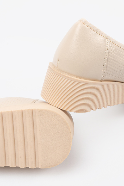 Topánky na klinovom podpätku s... Topánky na klinovom podpätku s...