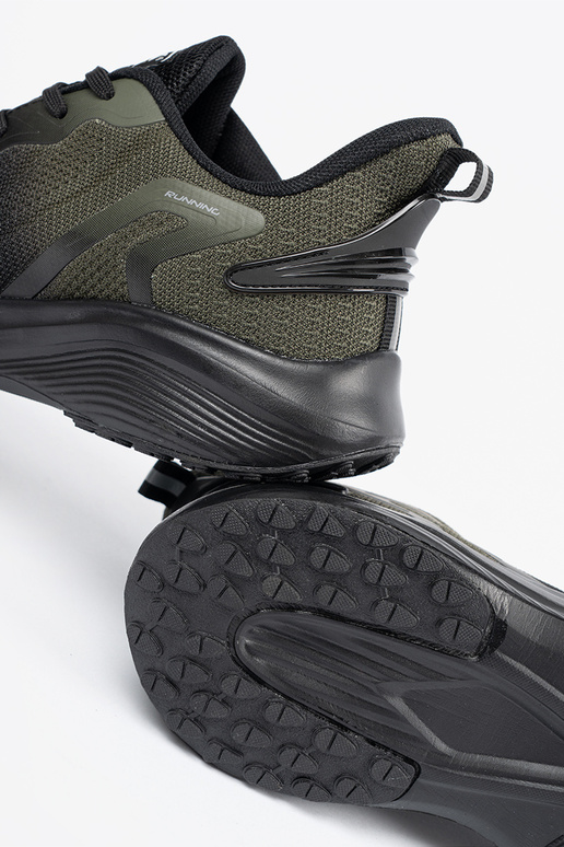 Čierne a zelené pánske športové topánky