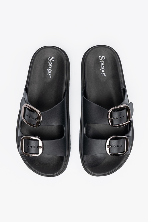 Čierne pantofle so striebornými sponami Čierne pantofle so striebornými sponami