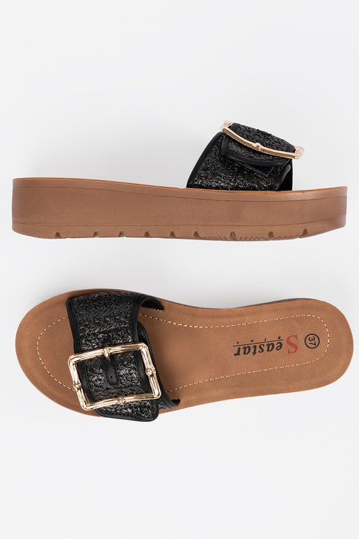 Čierne šľapky so zlatou sponou