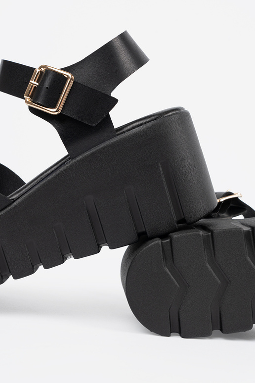 Čierne topánky s vysokou platformou Čierne topánky s vysokou platformou