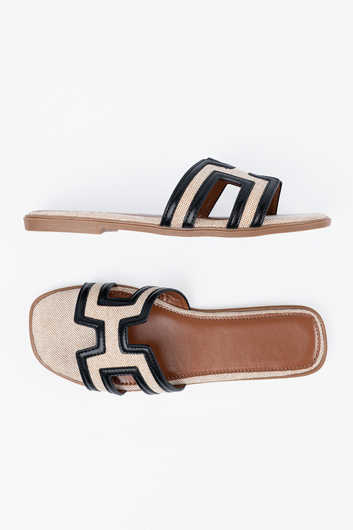 Šľapky s dekoratívnymi výrezmi