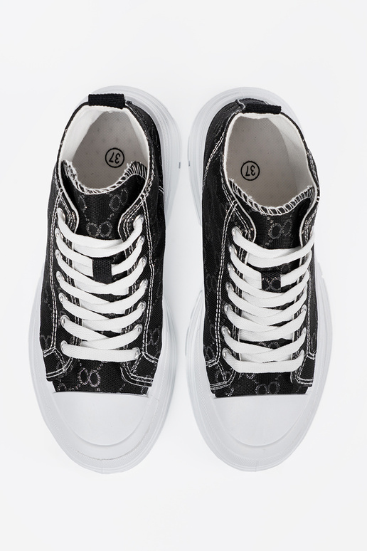 Čierne topánky so šnúrkami a platformou