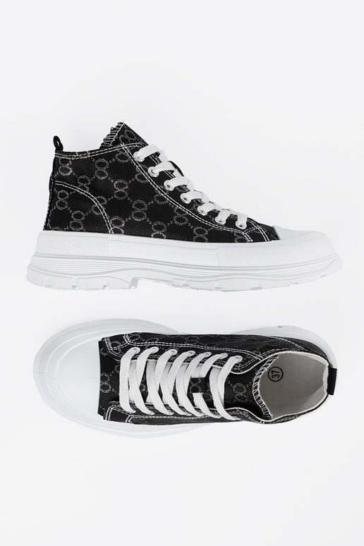 Čierne topánky so šnúrkami a platformou