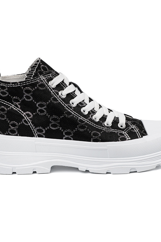 Čierne topánky so šnúrkami a platformou