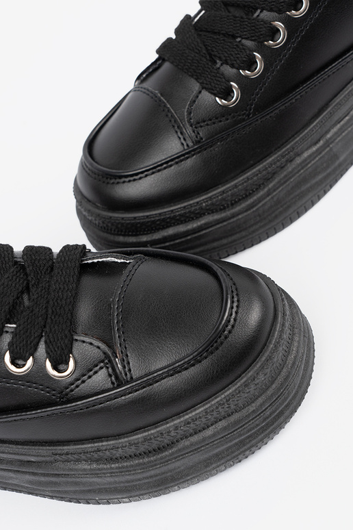 Čierne voľnočasové topánky s platformou