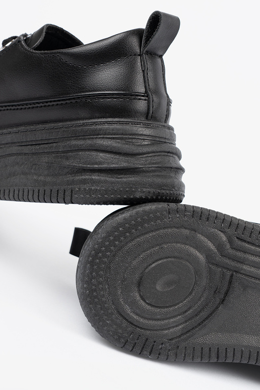 Čierne voľnočasové topánky s platformou