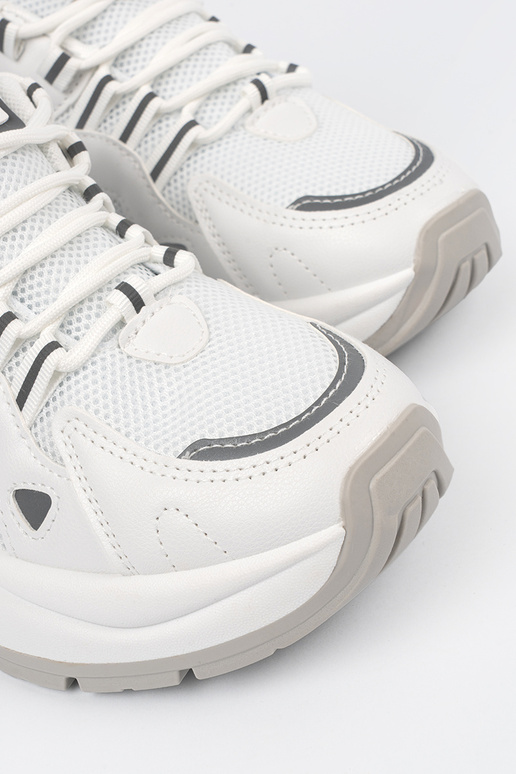 Biele dámske topánky na platforme