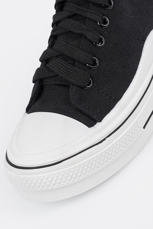 Čierne dámske topánky s bielou podrážkou