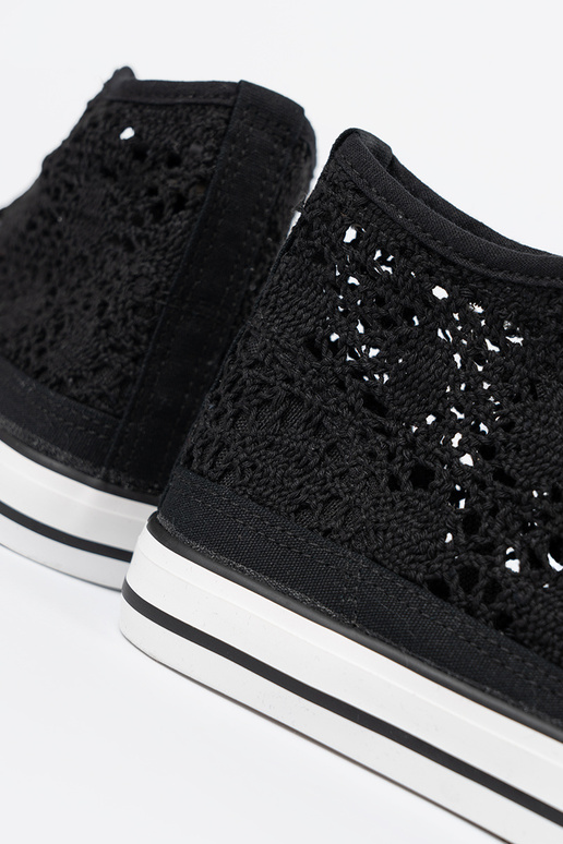 Čierne vysoké topánky s priedušnými... Čierne vysoké topánky s priedušnými...