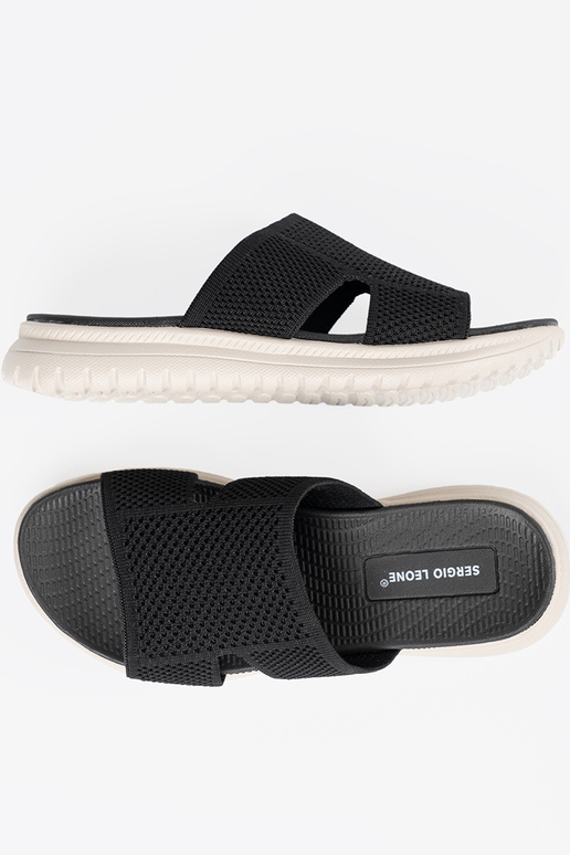 Čierne topánky s čipkovanými detailmi