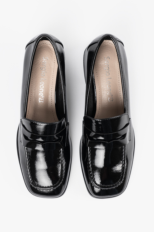 Čierne dámske topánky v štýle lorde