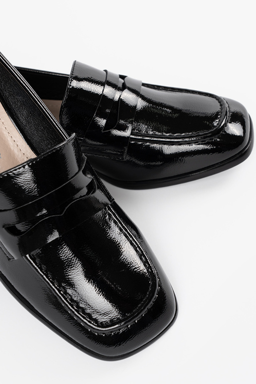 Čierne dámske topánky v štýle lorde