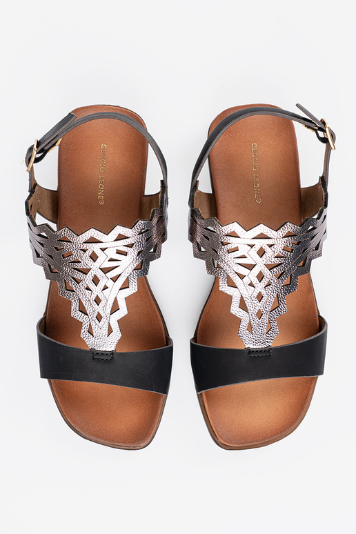 Hnedé ploché sandále, Sergio Leone